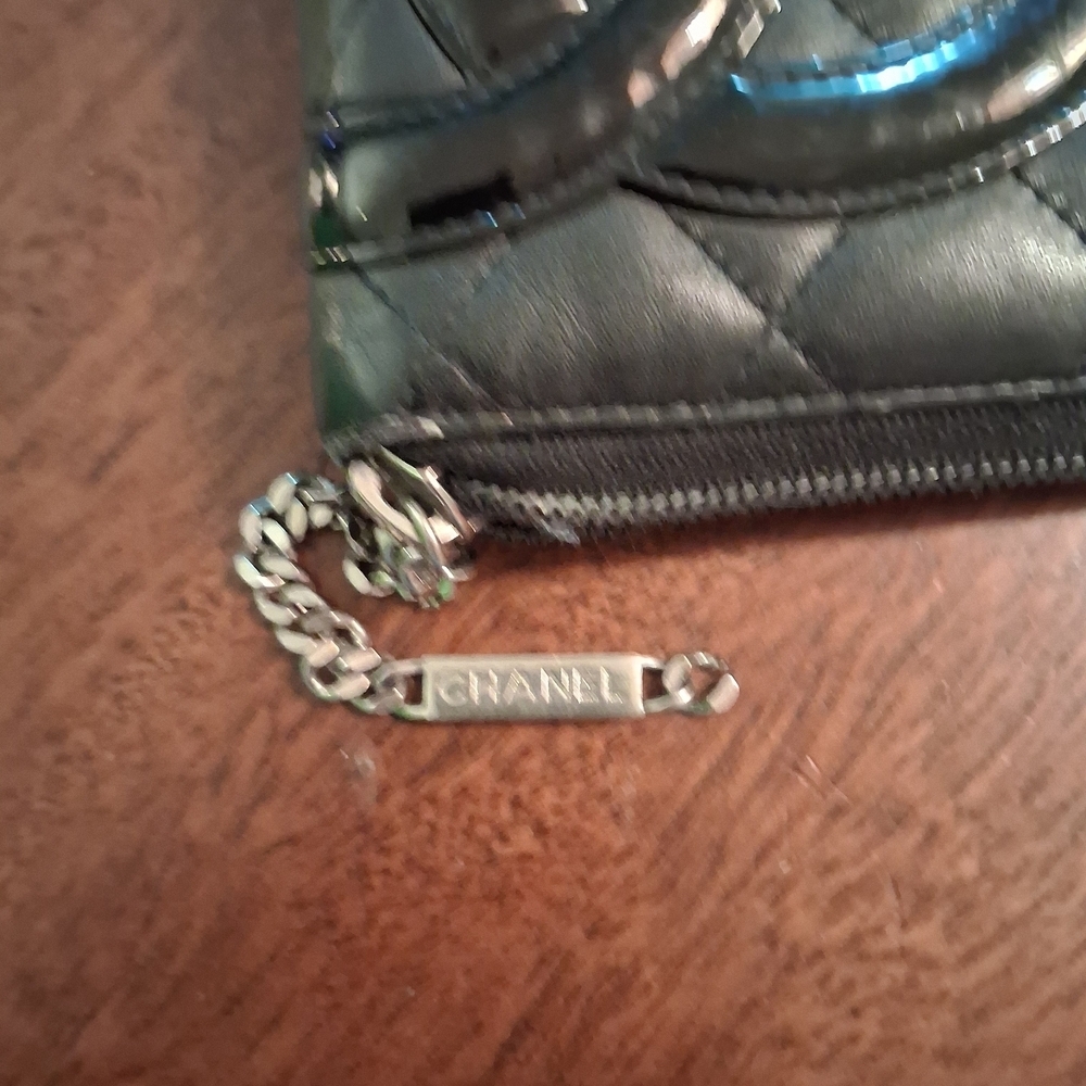 Chanel Black Quilted Wallet - Picture 2 of 16